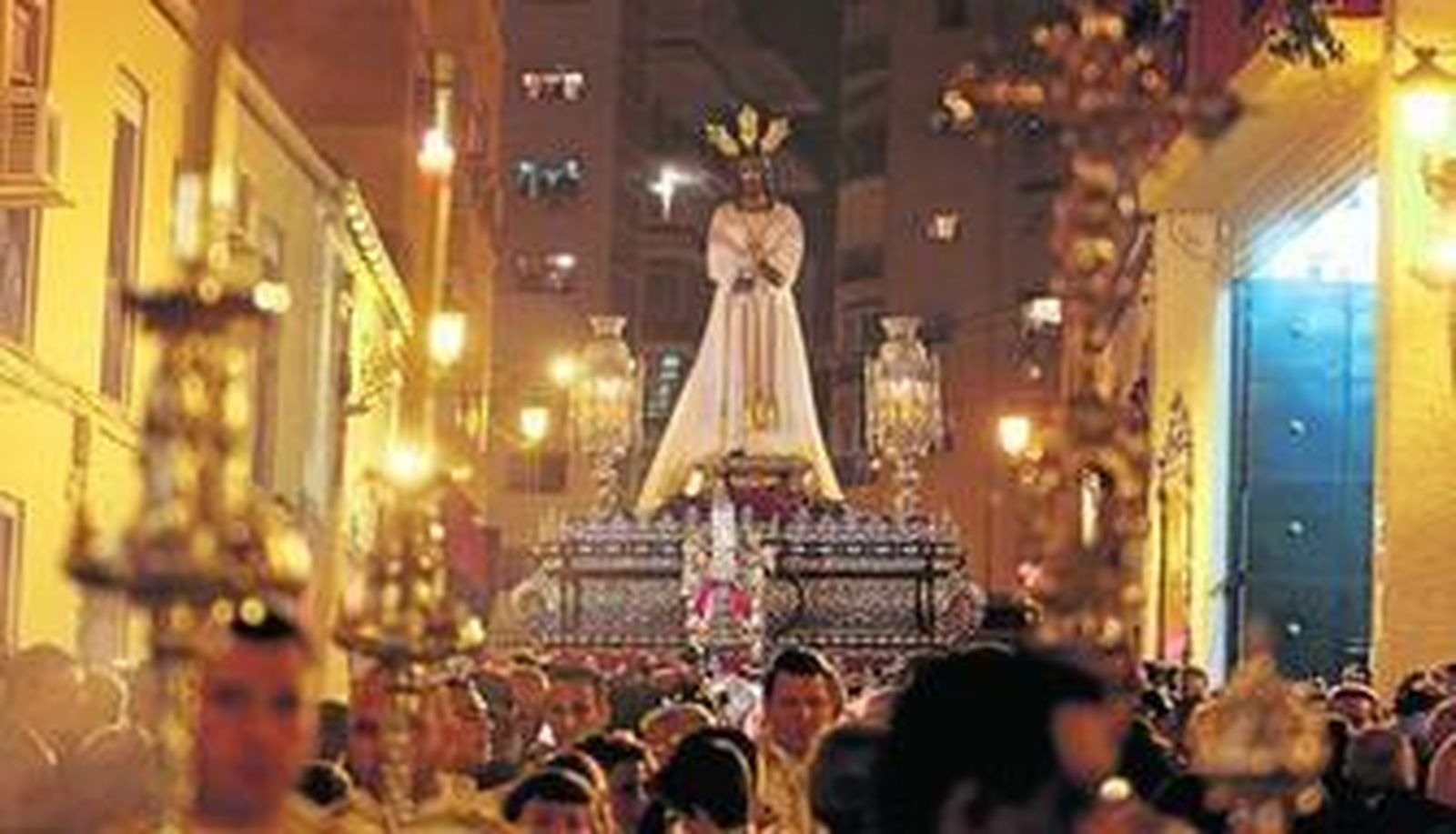 Jesús Cautivo, a su paso por el barrio de la Trinidad.