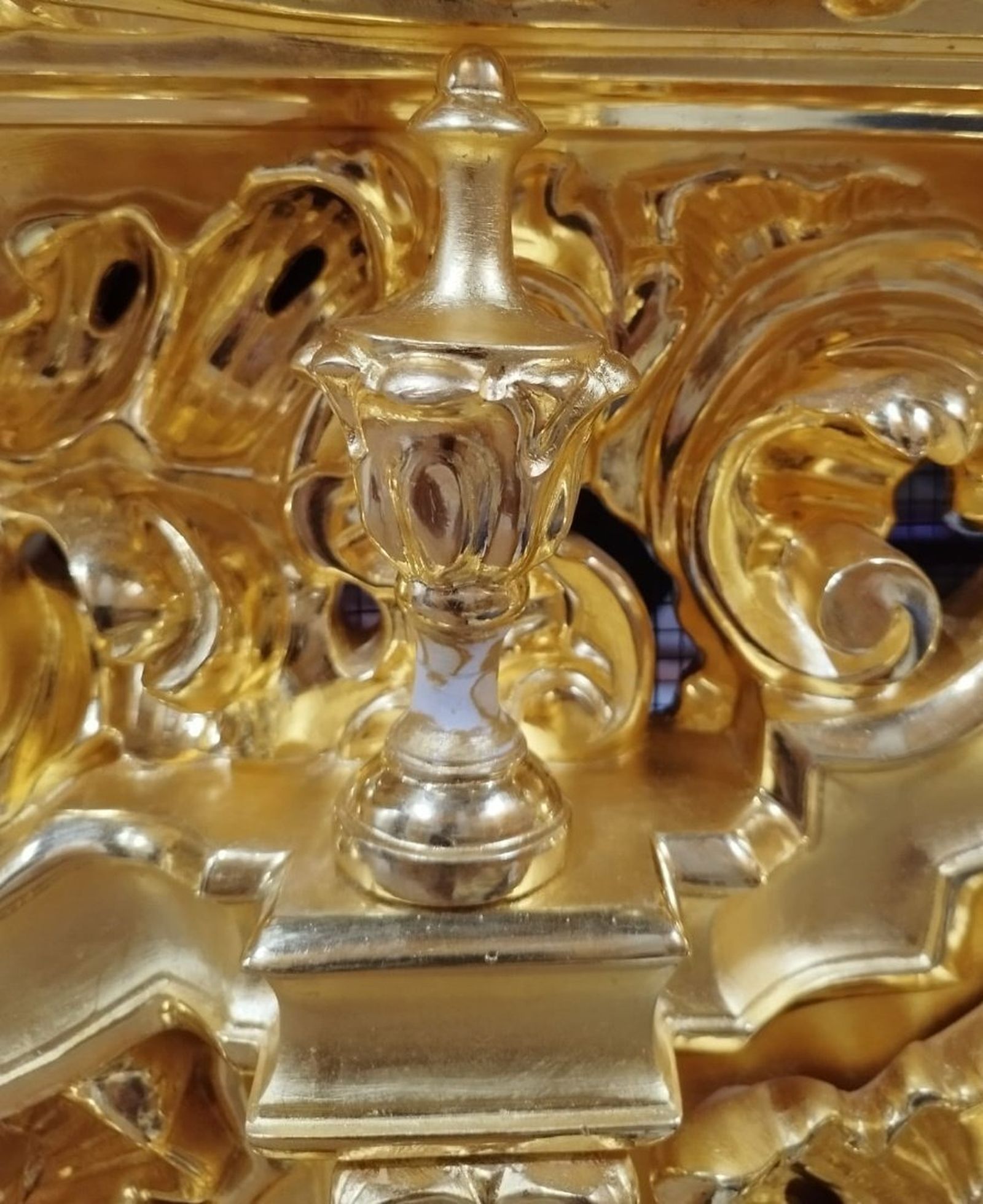 Detalle de la canastilla del paso de misterio