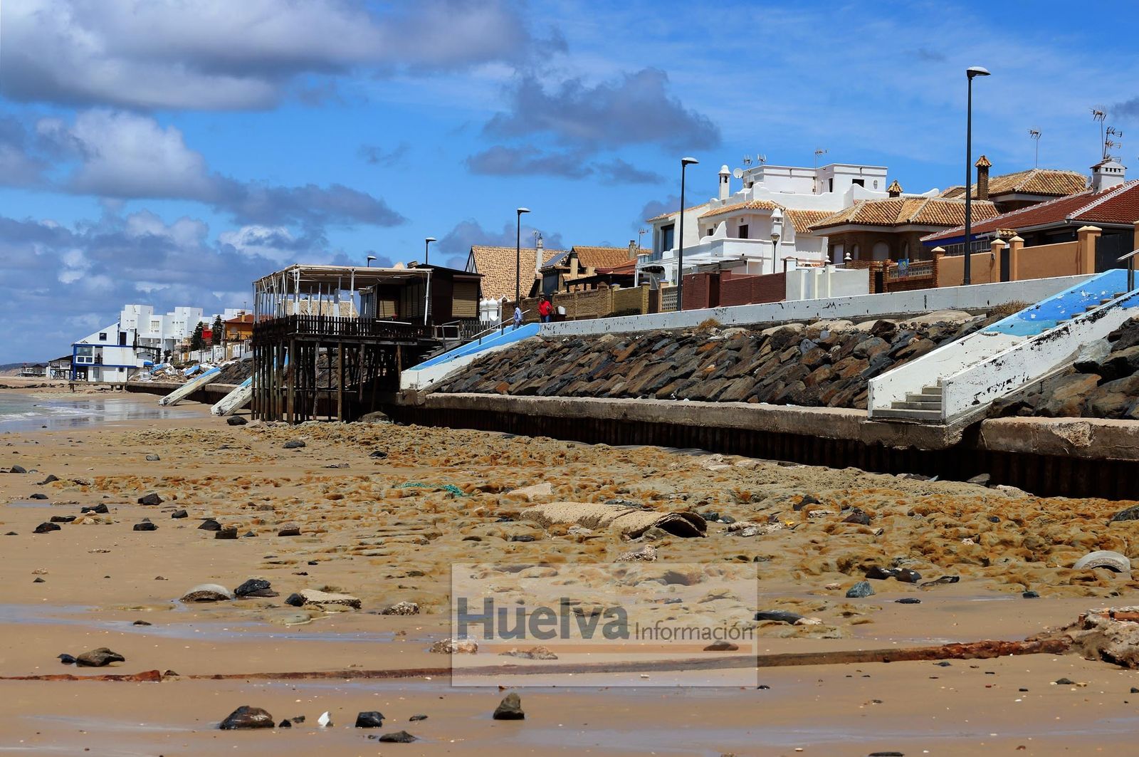 Imágenes de la zona de la playa de Matalascañas más afectada por el temporal