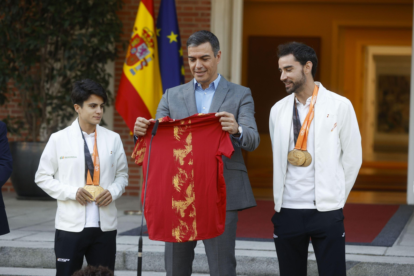 Las imágenes de María Pérez recibida por el presidente del Gobierno