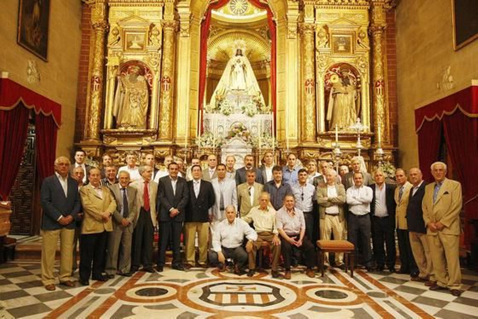 La Fundación Xerez CD organizó ayer diferentes actos para conmemorar los históricos ascensos del club de hace cuarenta y veinticinco años, respectivamente.

Foto: Juan Carlos Toro