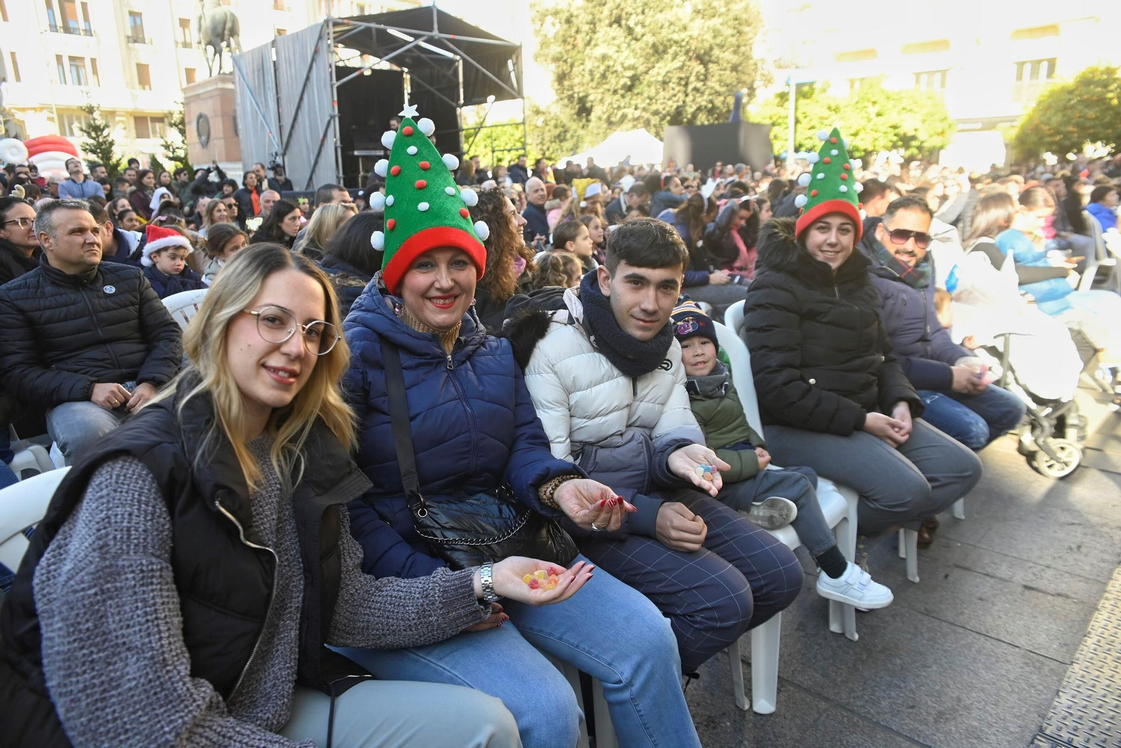 Los niños de Córdoba despiden 2024 con una fiesta infantil y campanadas en las Tendillas, en imágenes