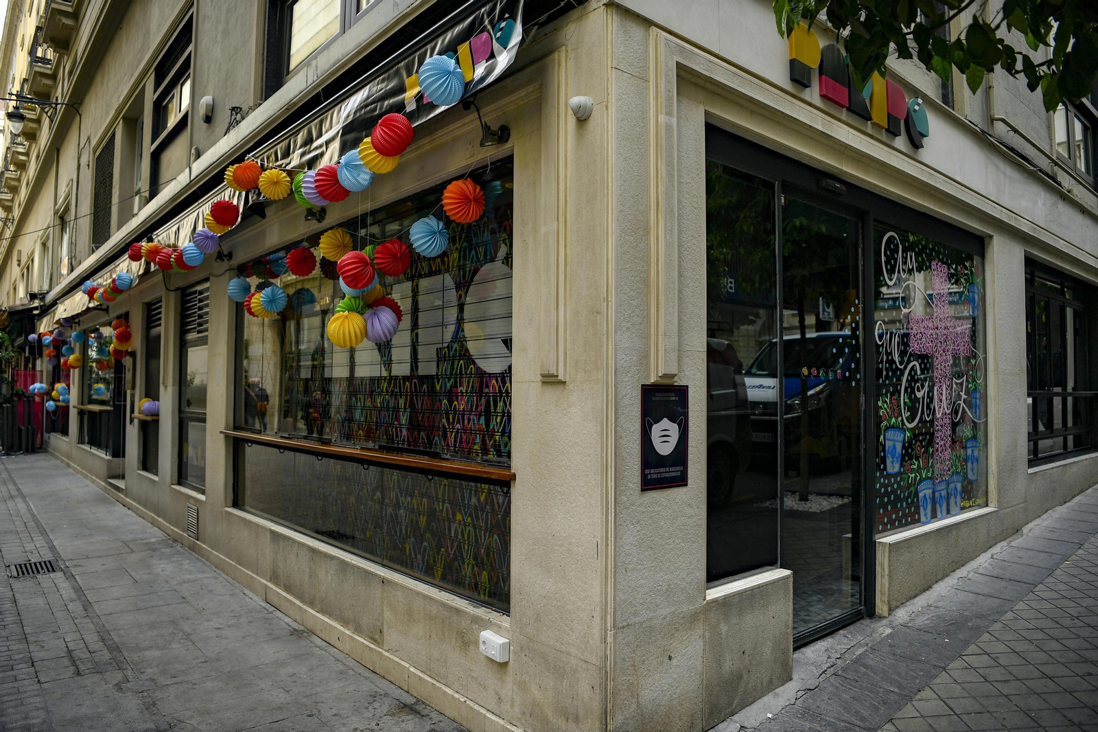 Fotos: el Día de la Cruz de Granada y su animada mañana