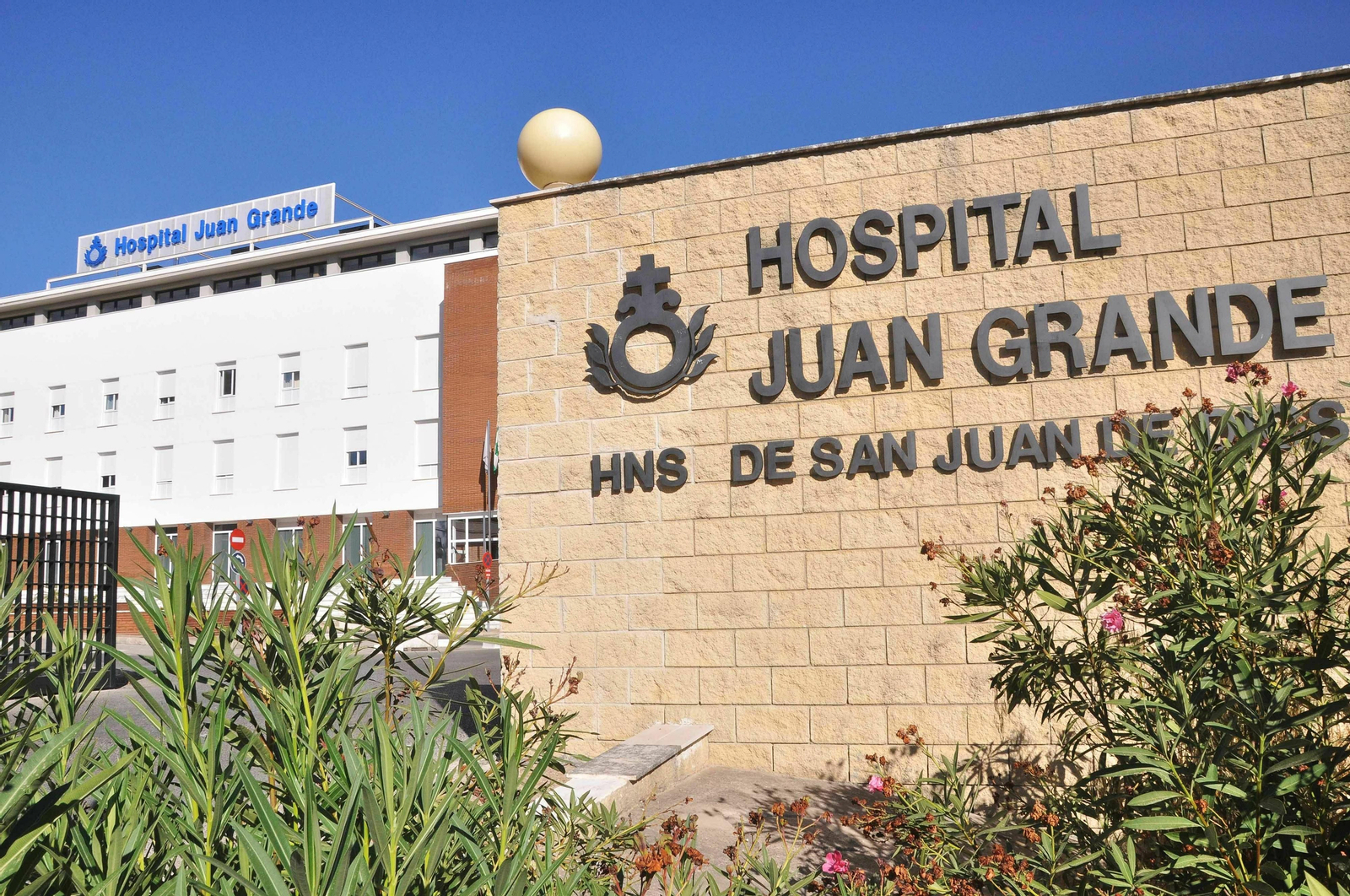 Exterior del Hospital San Juan Grande Exterior del Hospital San Juan Grande