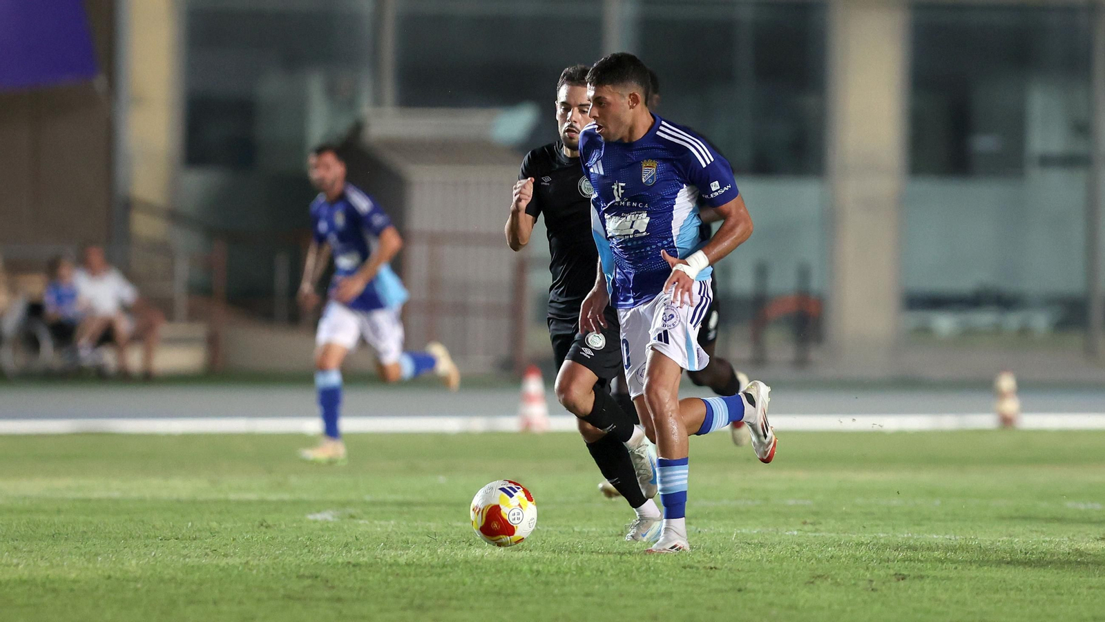 Imágenes del Trofeo Feria de la Vendimia entre el Xerez CD y el Juventud Torremolinos en Chapín