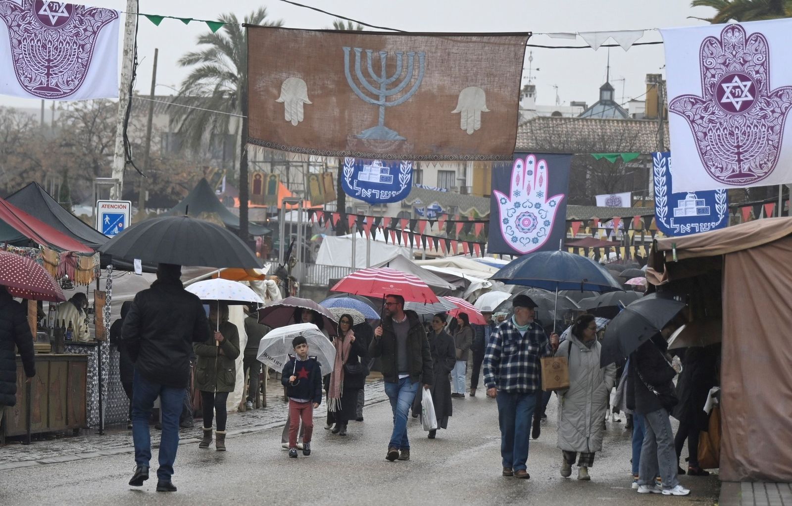 La lluvia desluce el último día del Mercado Andalusí