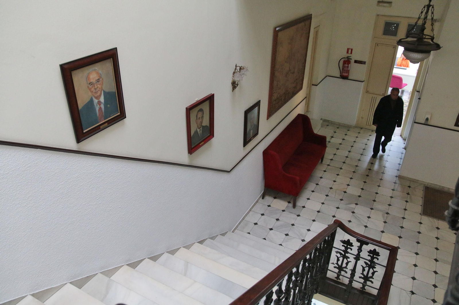 Así de espectaculares son los salones del Círculo Mercantil de Almería