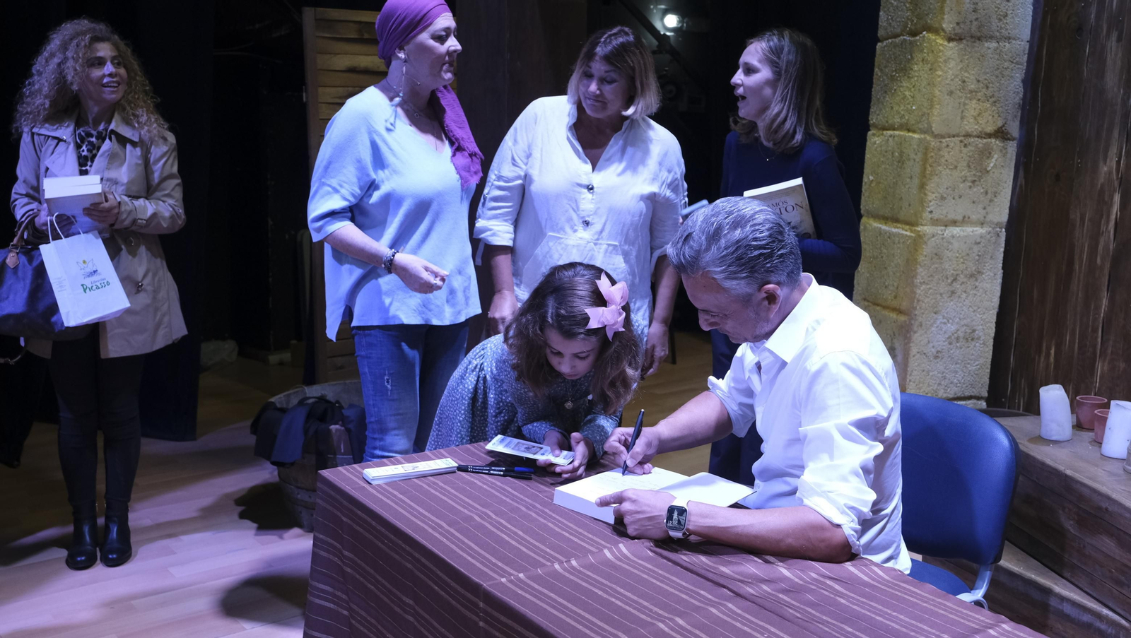 Imágenes de El Diario de los Libros, con Amós Milton