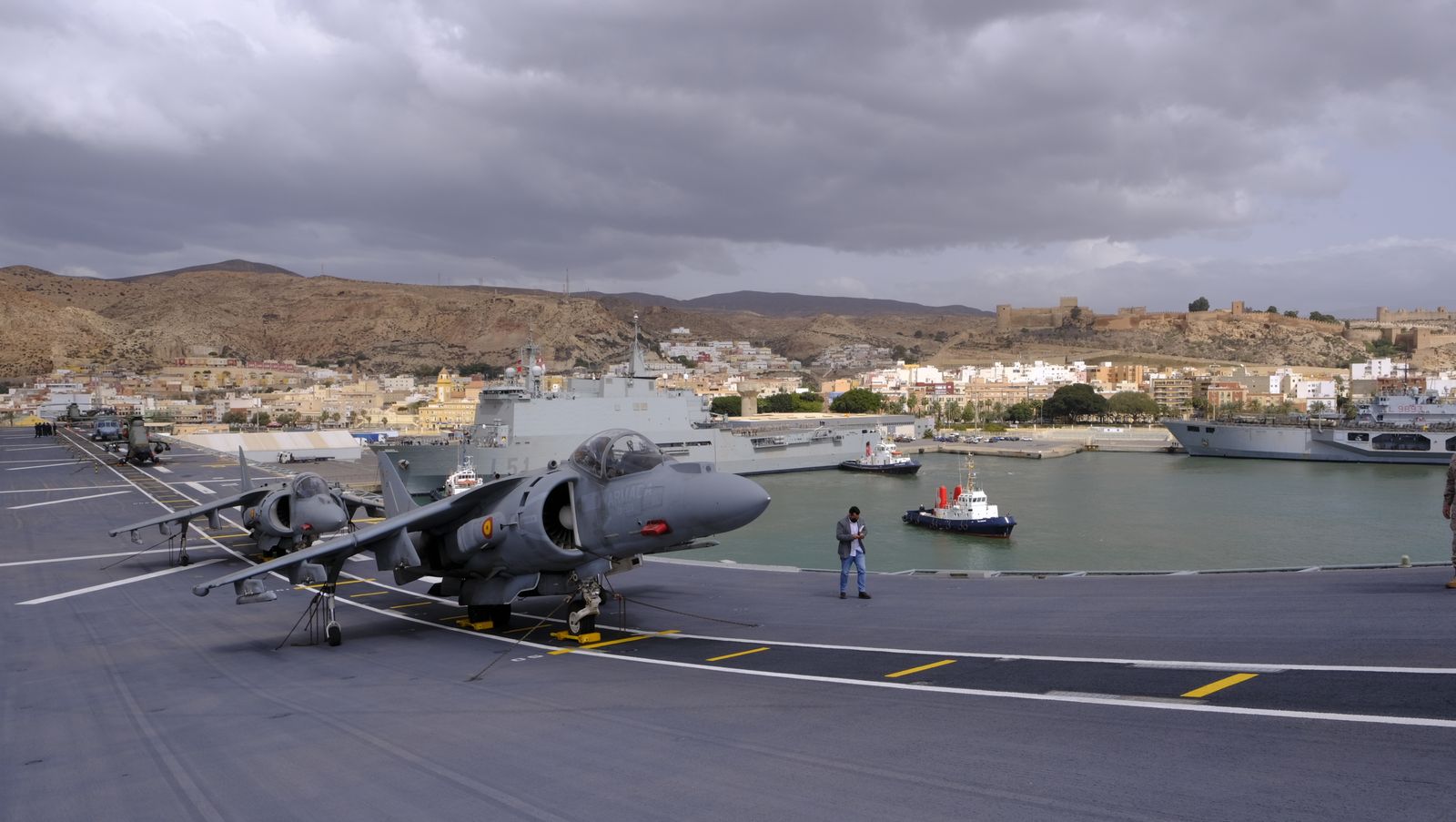 Fotogalería de la visita al portaaviones Juan Carlos I. Puerto de Almería.