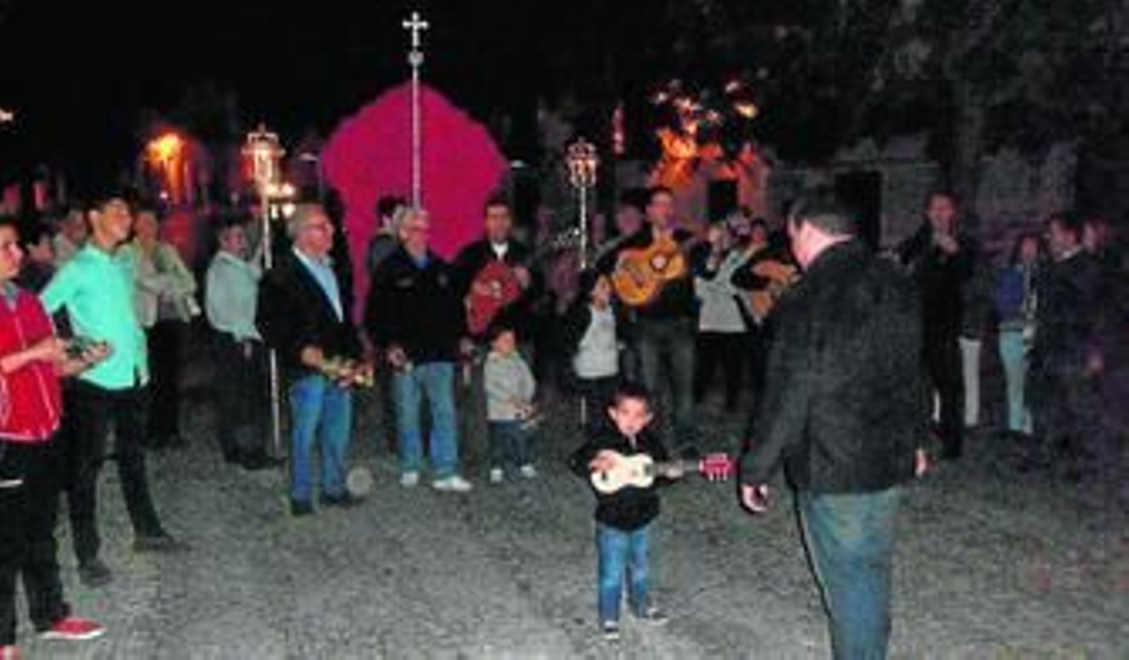 Los campanilleros, durante una madrugada de domingo de octubre.