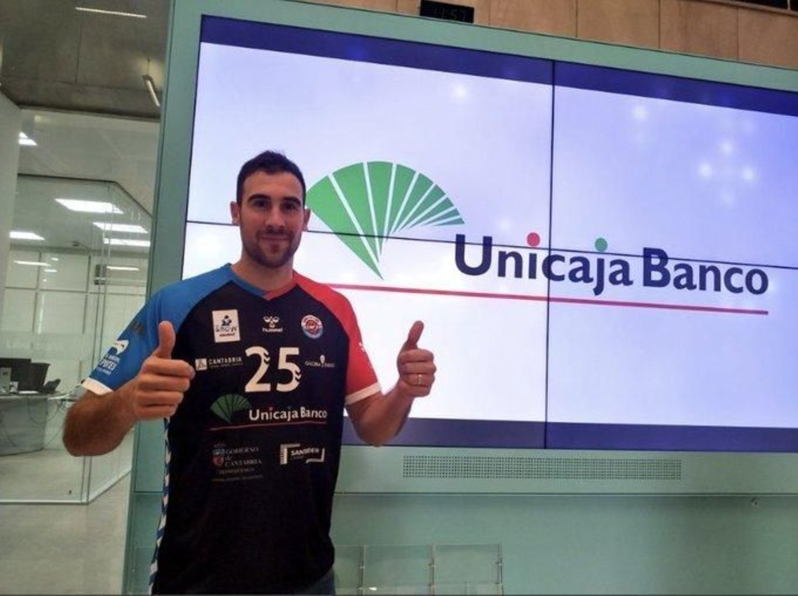 Carlos Molina, durante su presentación con Unicaja Sinfín.