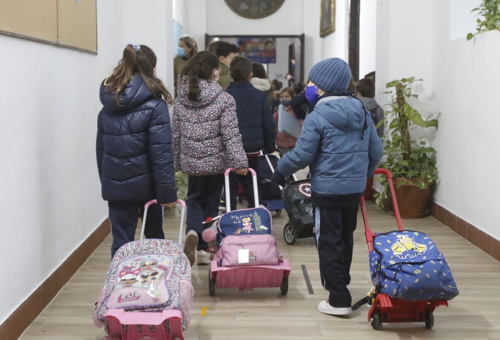 Las imágenes de la vuelta al colegio en Córdoba tras las vacaciones de Navidad
