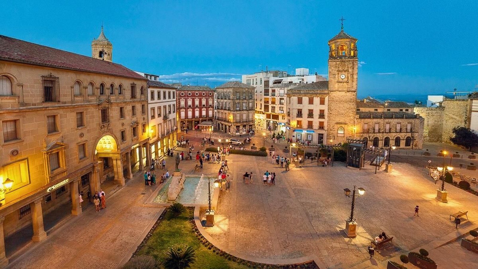 La Plaza de Andalucía en Úbeda, como el resto de la ciudad patrimonio de la humanidad, evoca su legado renacentista.