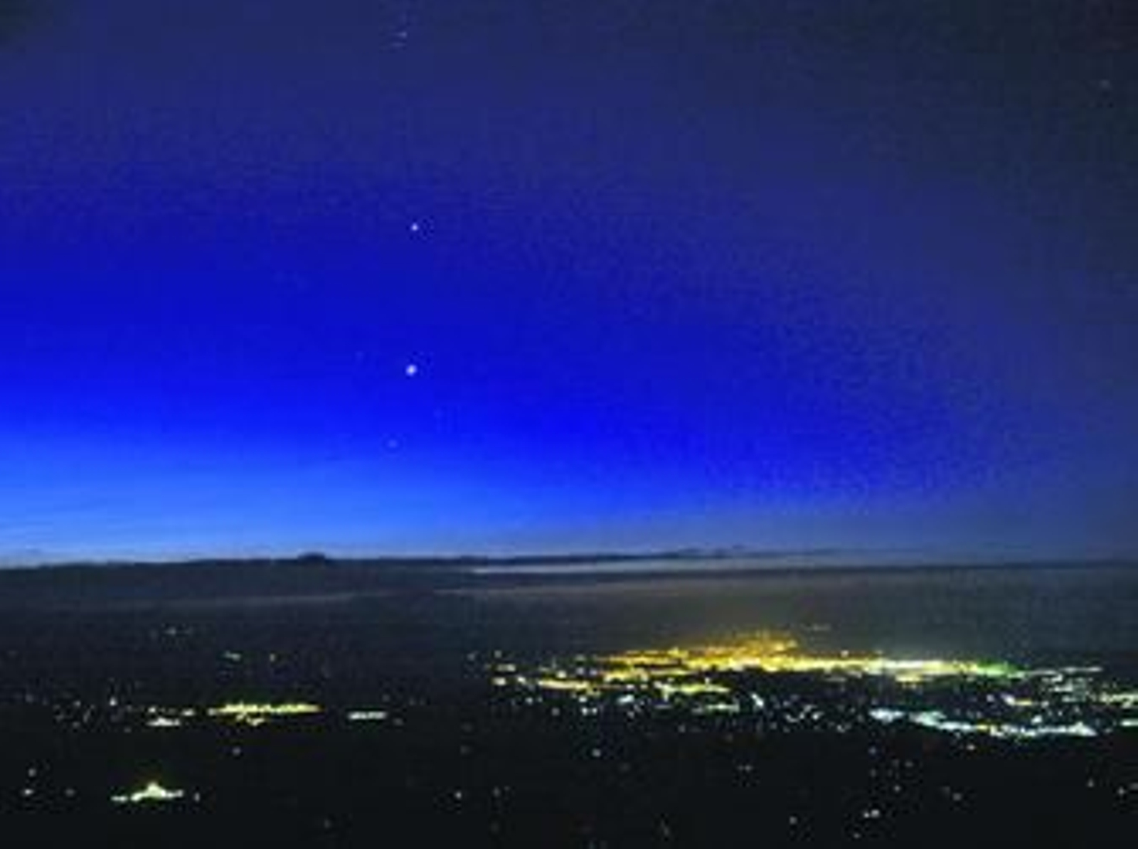 La vista nocturna desde el pico  o un amanecer arriba son experiencias que difícilmente podrán repetirse.