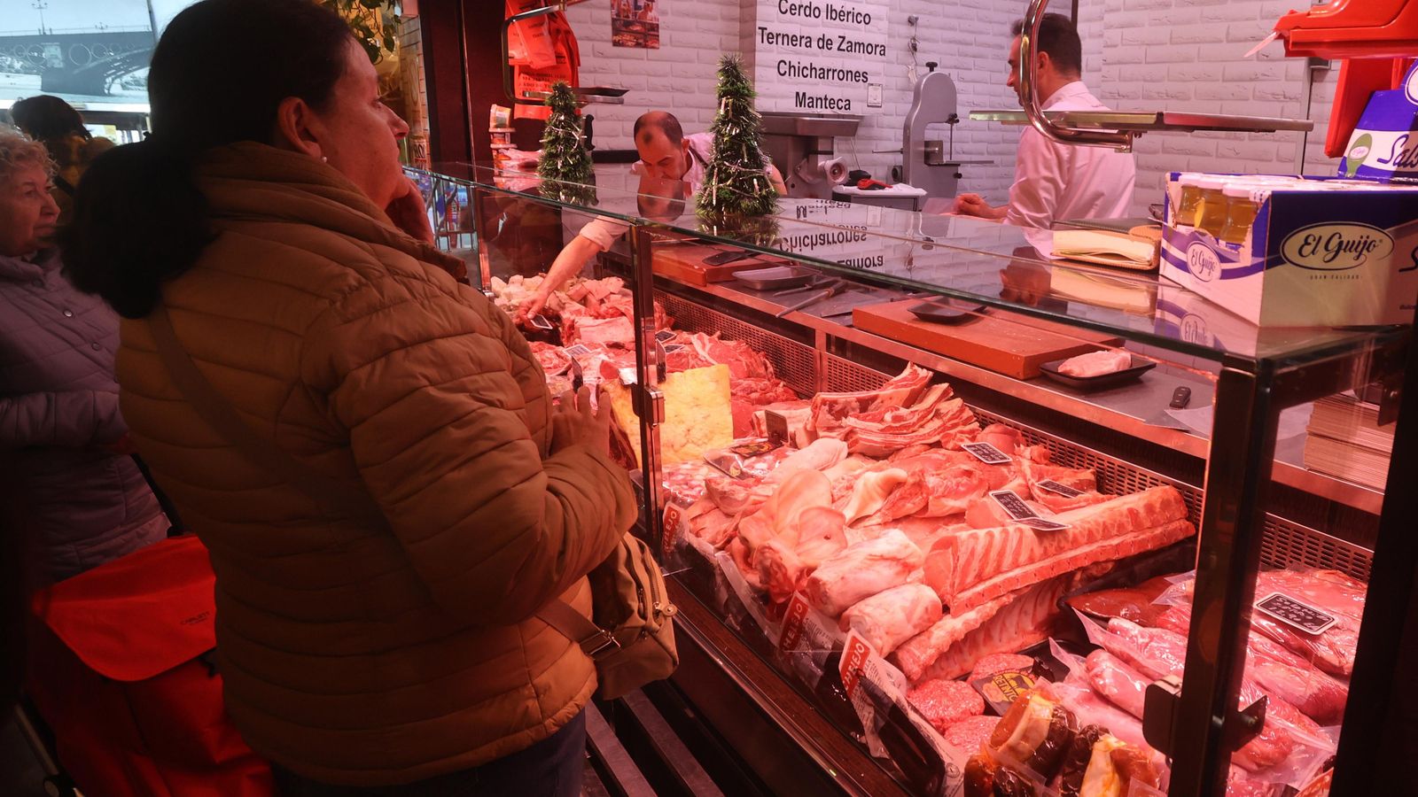 Uno de los puestos de carne del mercado de Triana