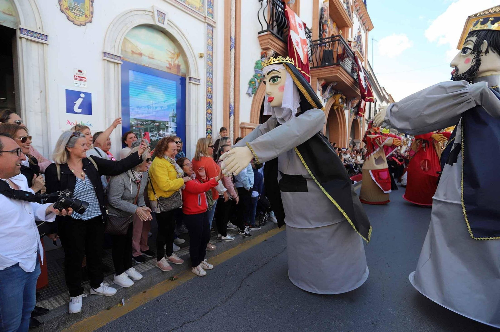 Imágenes del gran ambiente en la Feria Medieval de Palos de la Frontera, Huelva