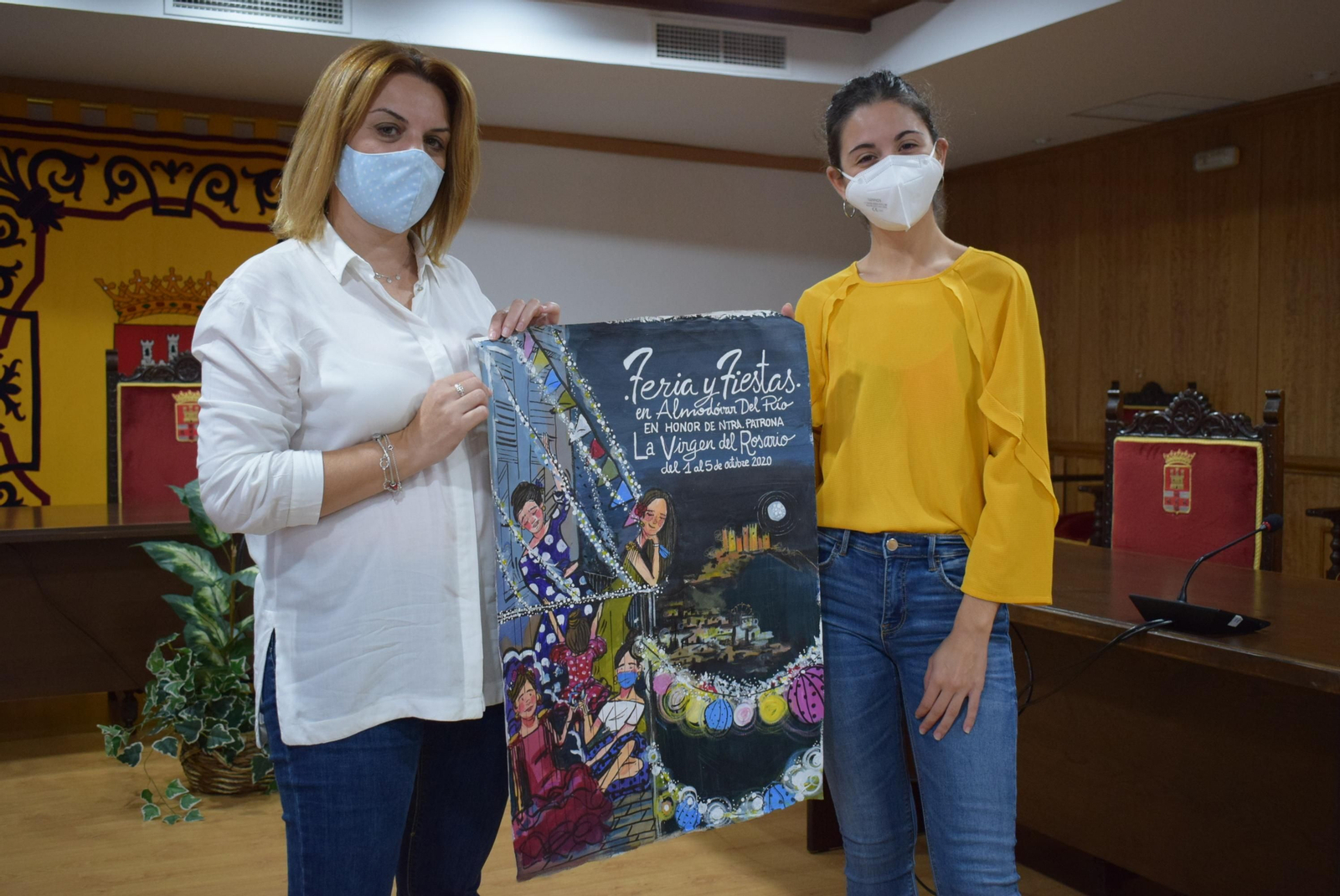 La delegada de Feria y Fiestas Populares, Toñi Trujillo, junto a la autora del cartel, Rafaela Morales.