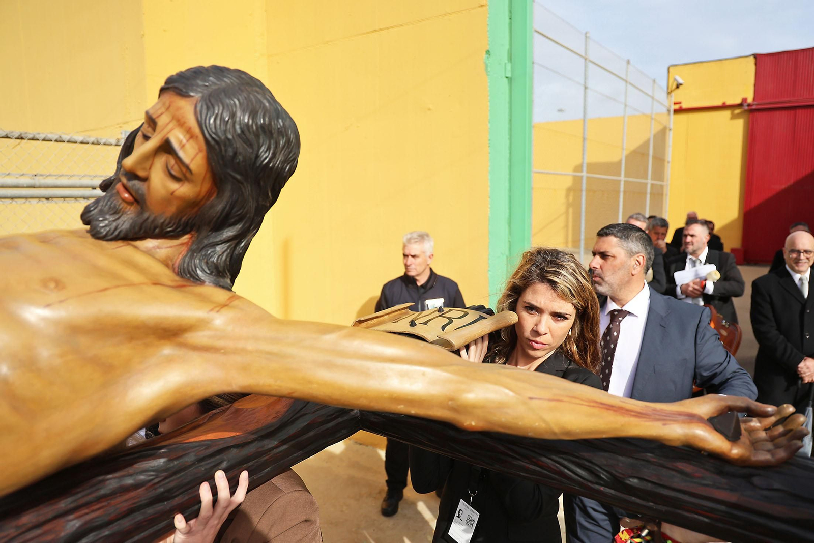 Las mejores imágenes del traslado del Cristo de la Pasión al Centro Penitenciario de Huelva