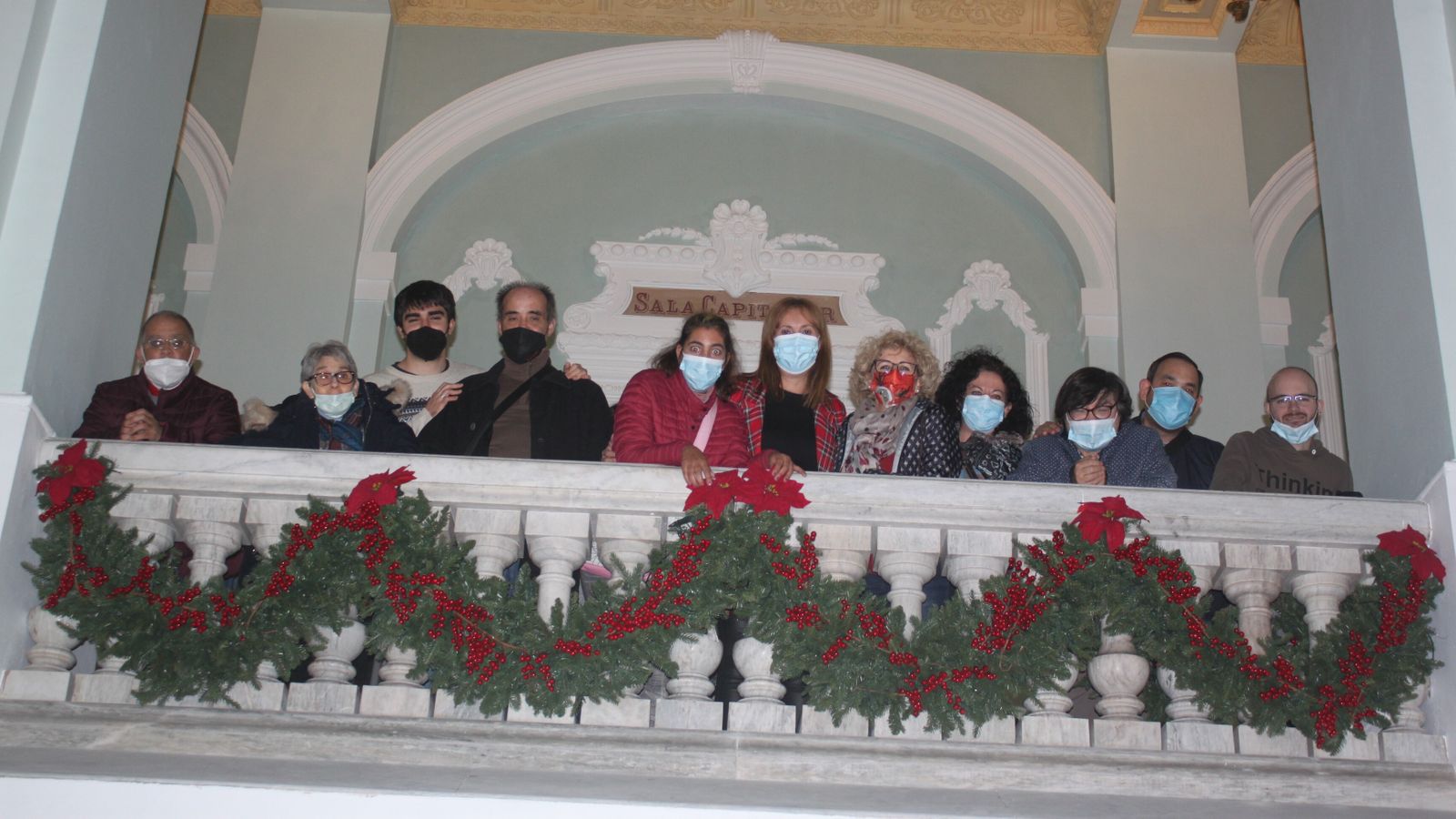 Usuarios de Afede visitan el Ayuntamiento de San Fernando.