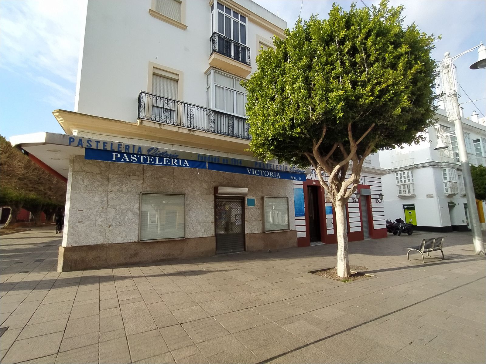 Pastelería La Victoria, cerca de la Alameda.