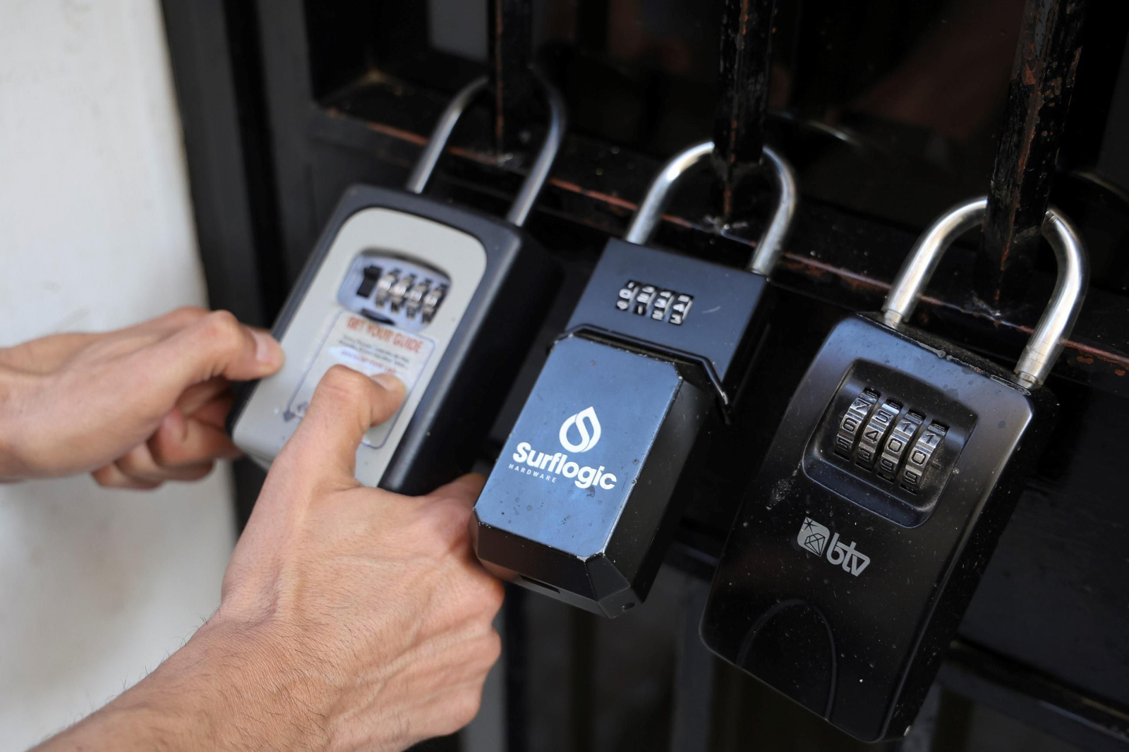 No deja de ser significativo que el mayor símbolo del problema de la vivienda sea un candado.