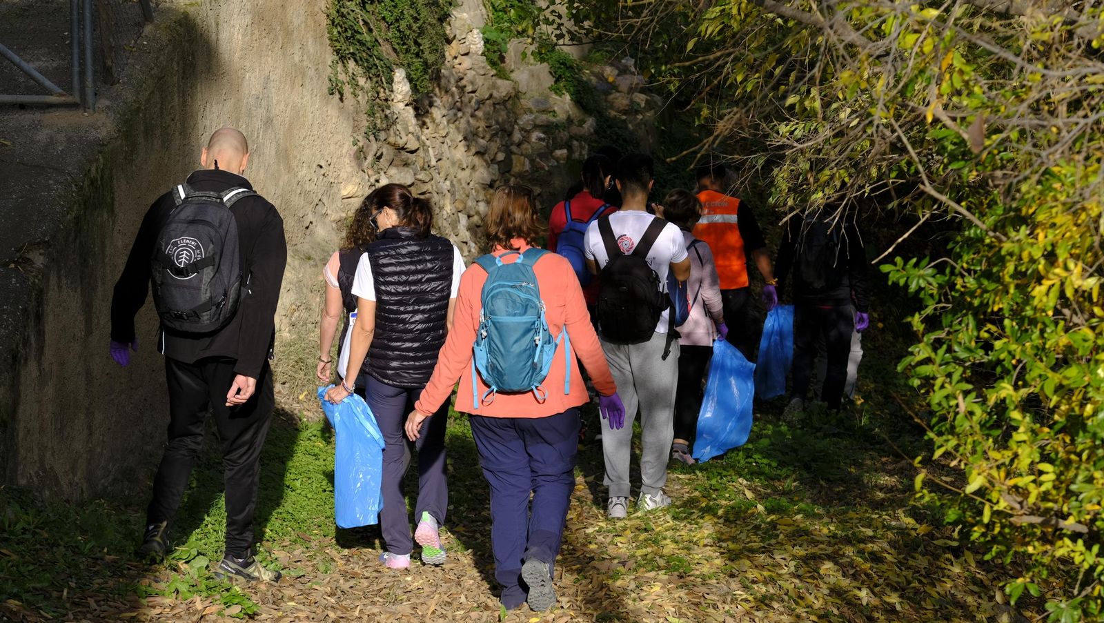 Limpieza y senderismo por la Alpujarra, en imágenes