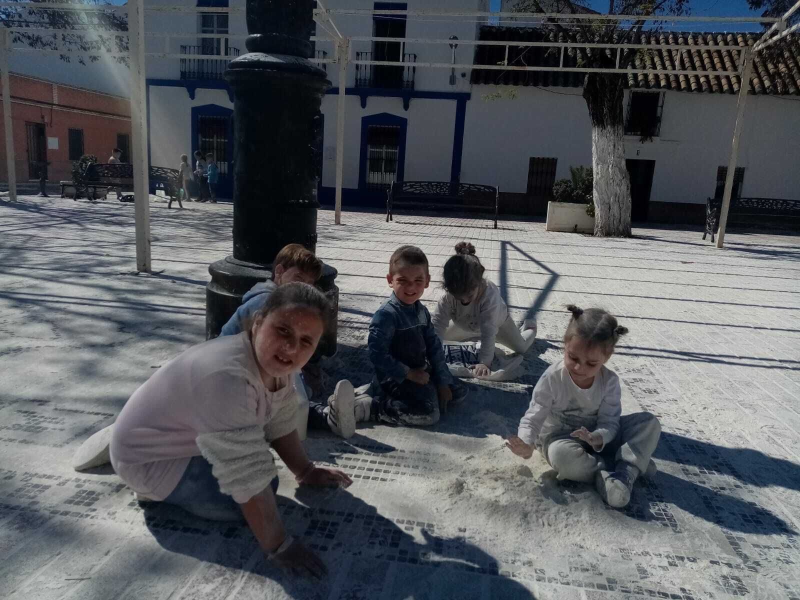 La batalla de la harina de Ochavillo del Río, en fotos
