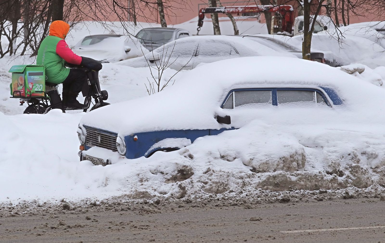 Nieve, Navidad, decoración, hielo y frío en Moscú