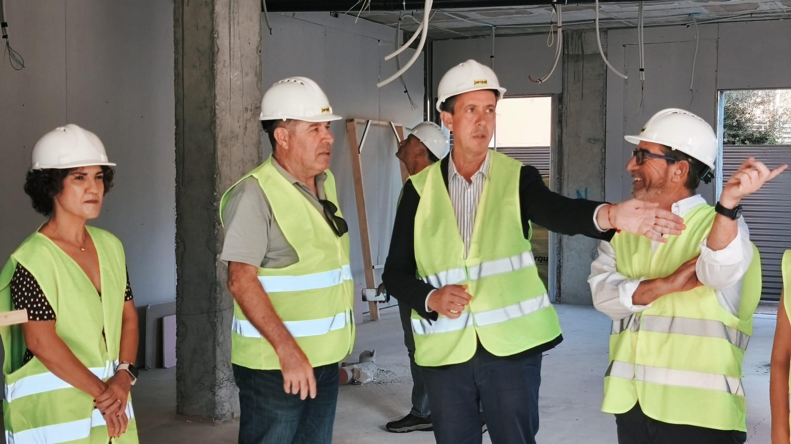 El subdelegado del gobierno visita la obra del nuevo edificio cuyo proyecto se inició el pasado día 3 de marzo y ya supera el 40% de ejecución
