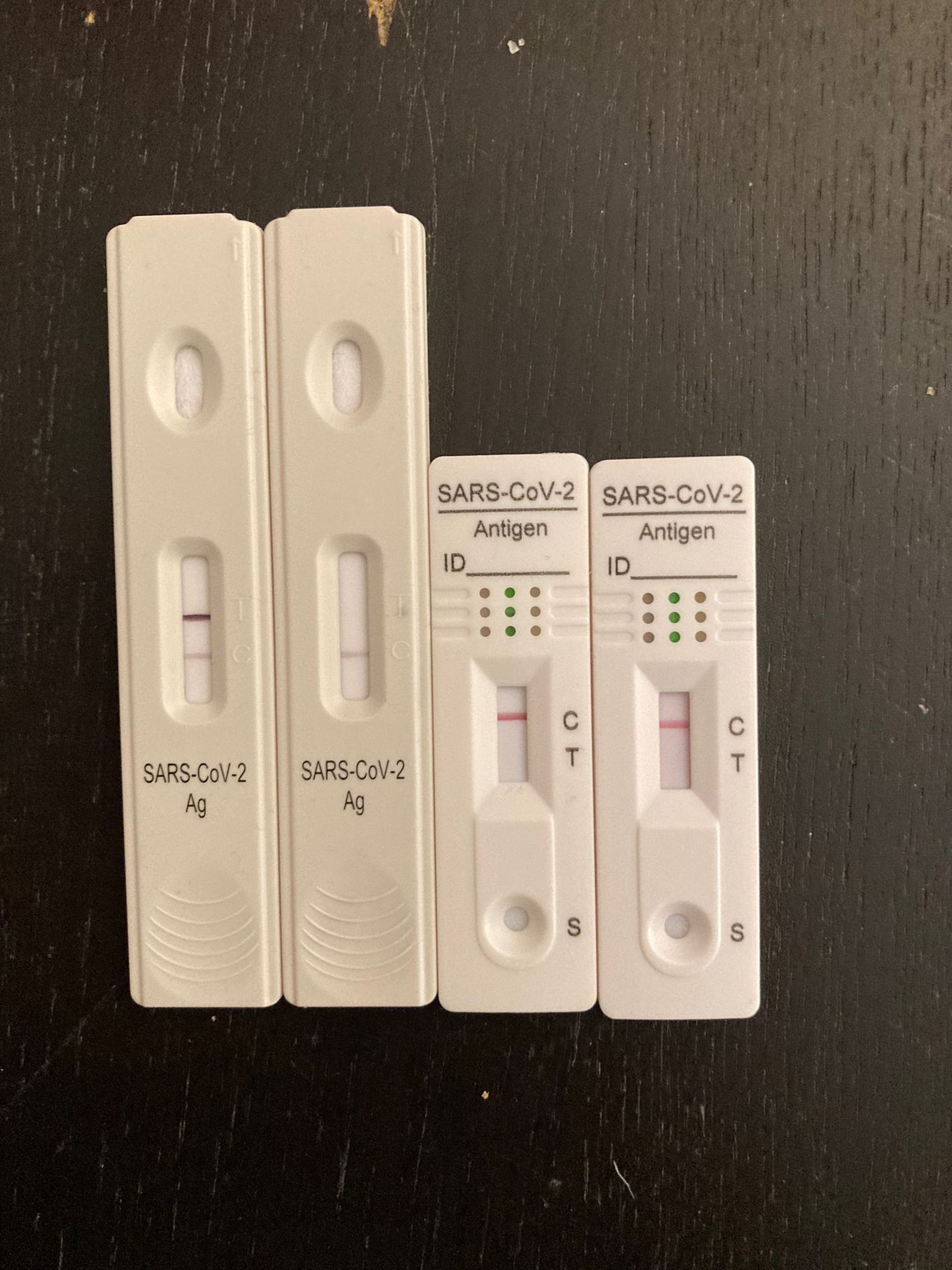 Resultado de los 4 test de antígenos del jueves 23: 1 positivo y 3 negativos