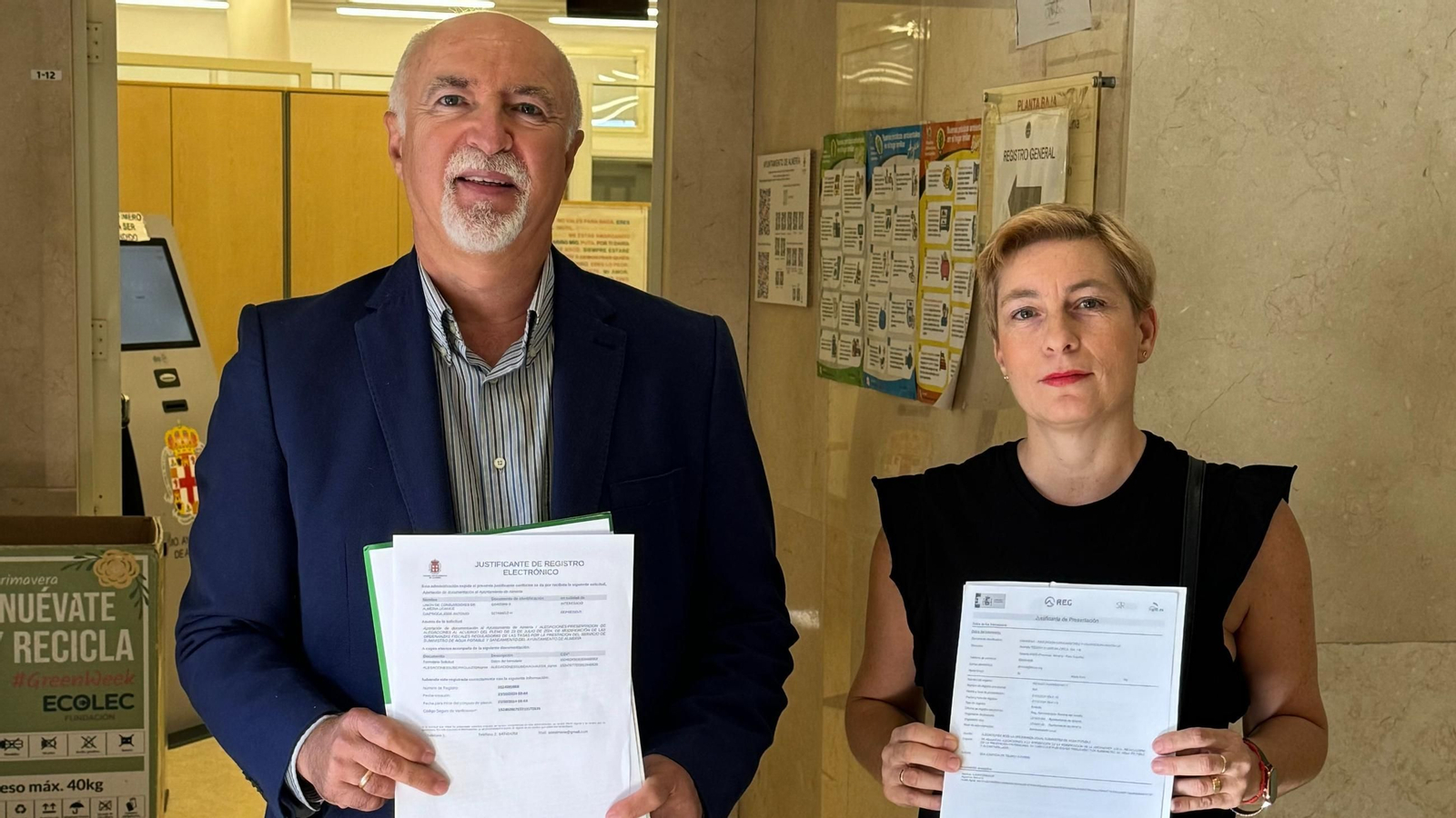 Representantes de la Unión de Consumidores ha presentado alegaciones contra la subida del agua.