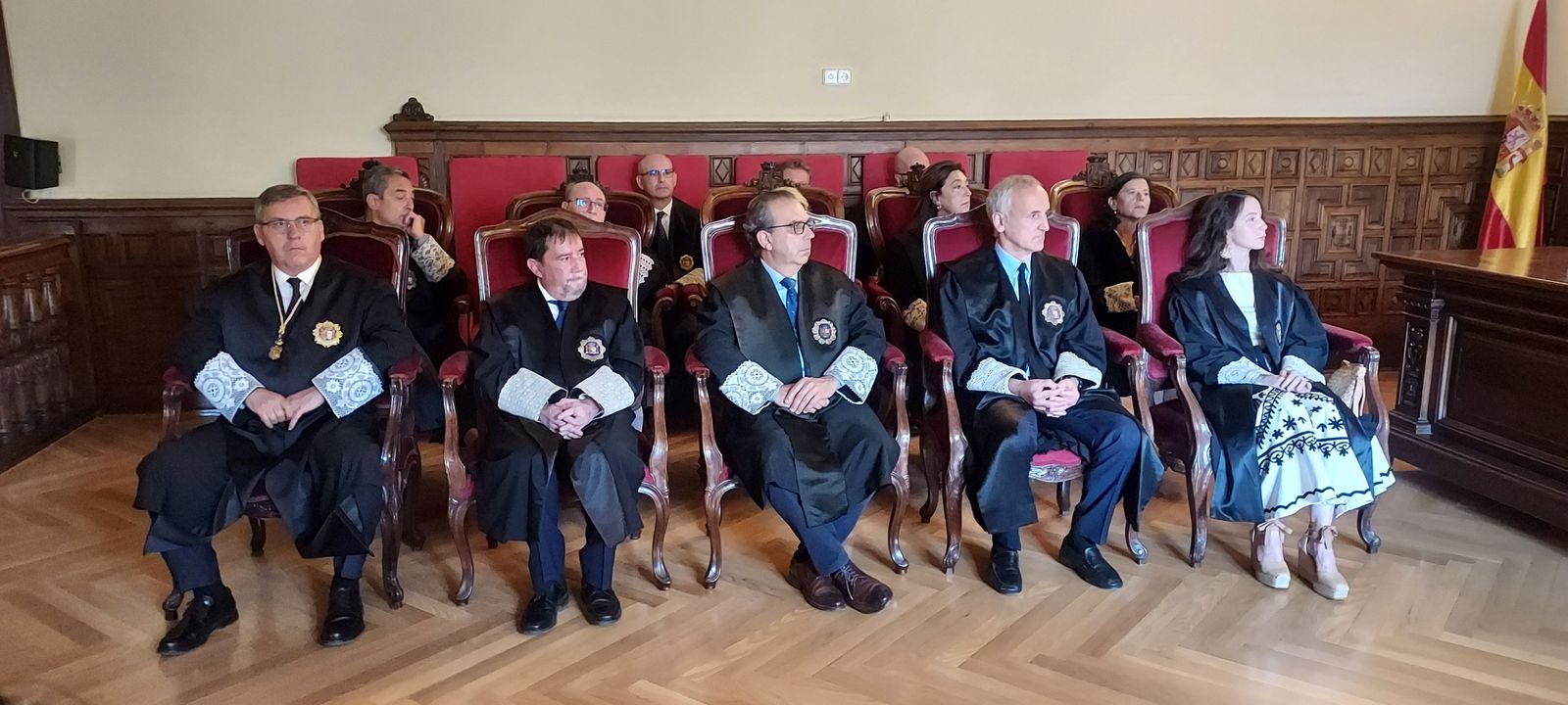 Miguel Ángel Ruiz Lazaga, en el centro, durante el acto de toma de posesión.