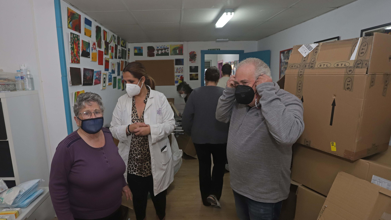 Fotos de la recogida solidaria para Ucrania en el centro Molokai de Algeciras