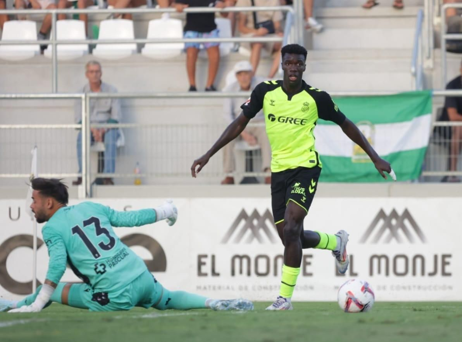 Las imágenes del Cádiz- Betis en el Ciudad de La Línea