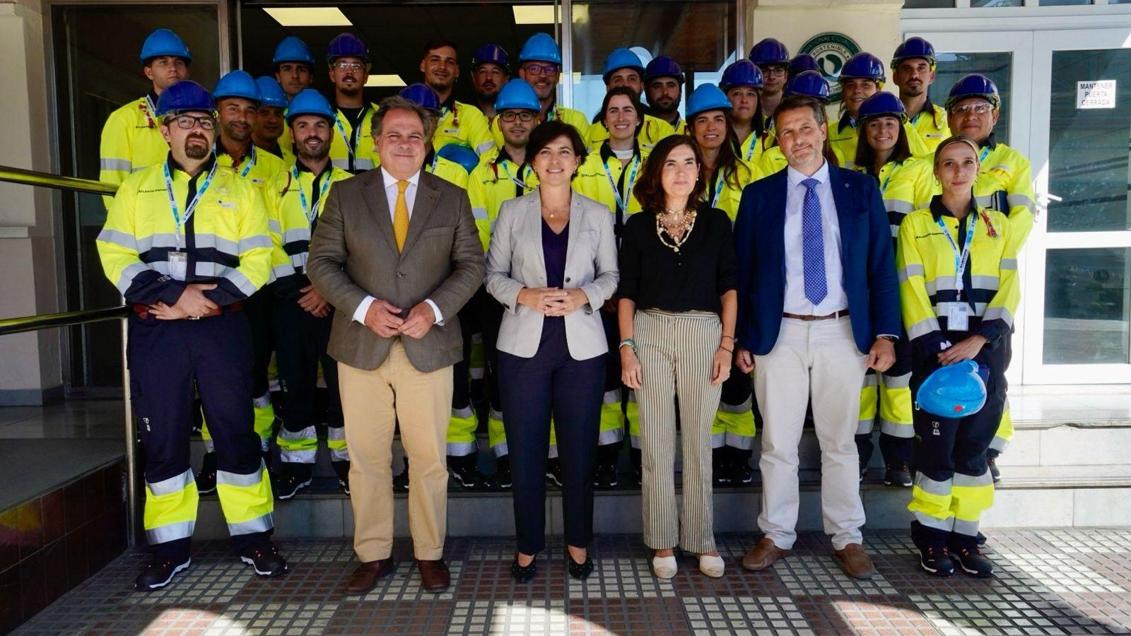Foto de familia de parte de los nuevos contratados por Atlantic Copper.