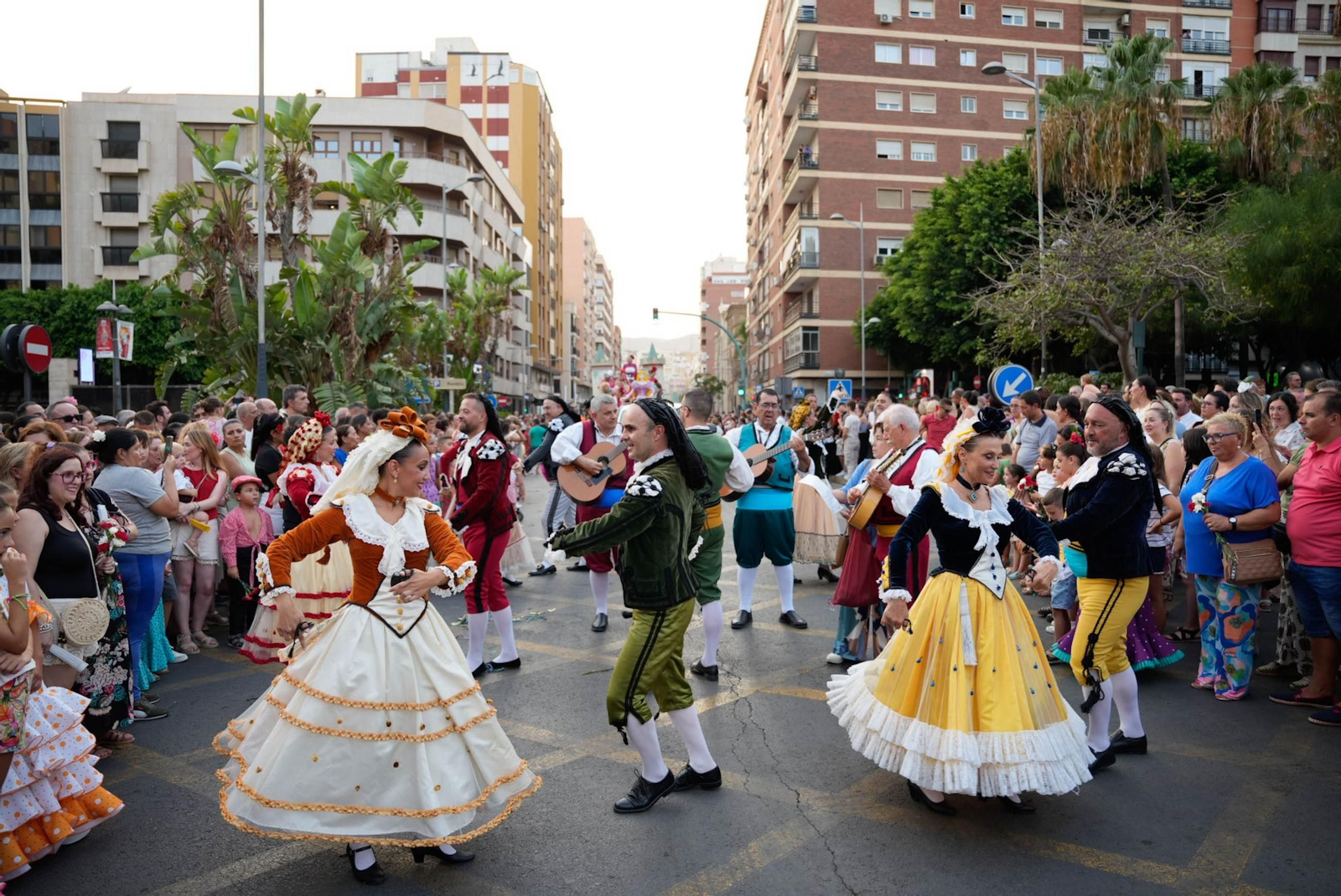 Así se ha vivido la Batalla de Flores en la Feria de Almería