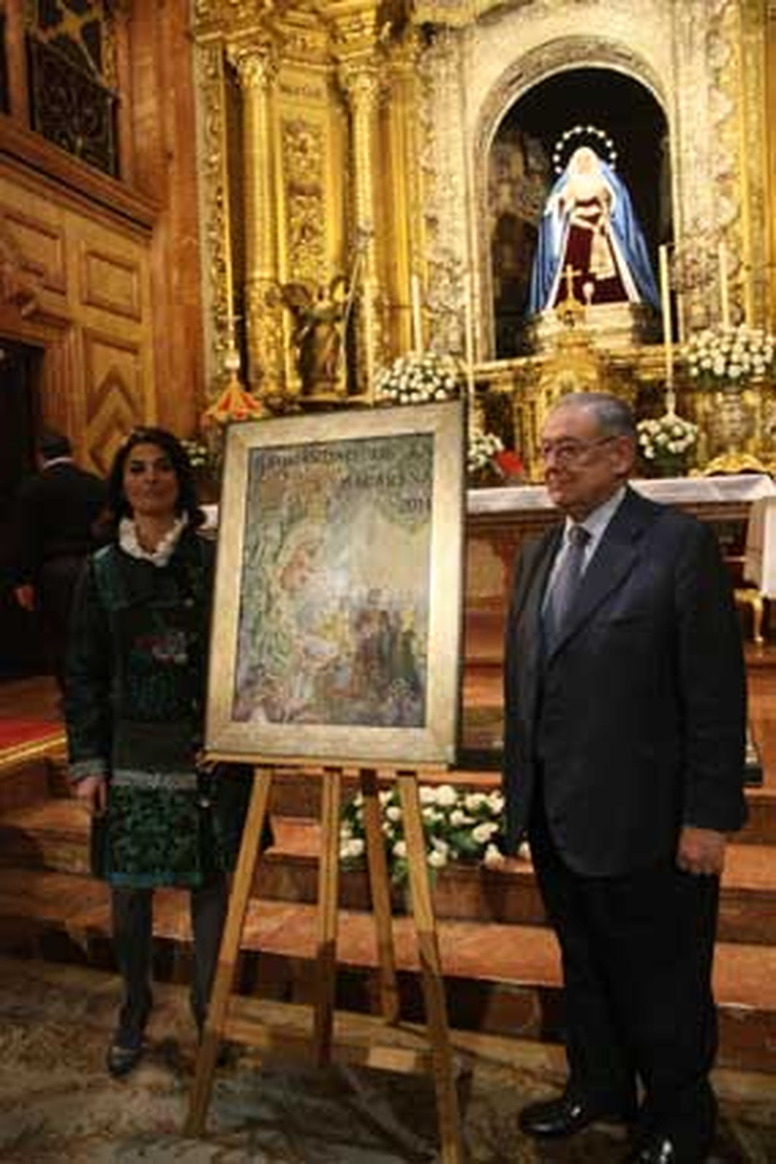 Posando para la prensa orgullosos del cartel anunciador.

Foto: ascarrasco