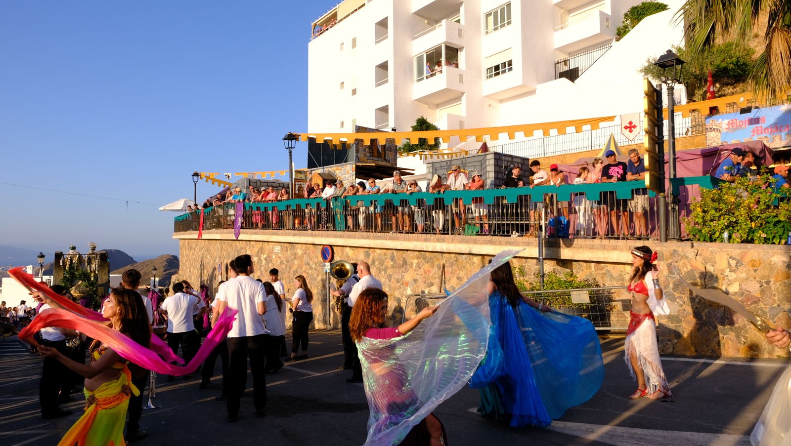 El espectacular desfile de Moros y Cristianos de Mojácar, en imágenes