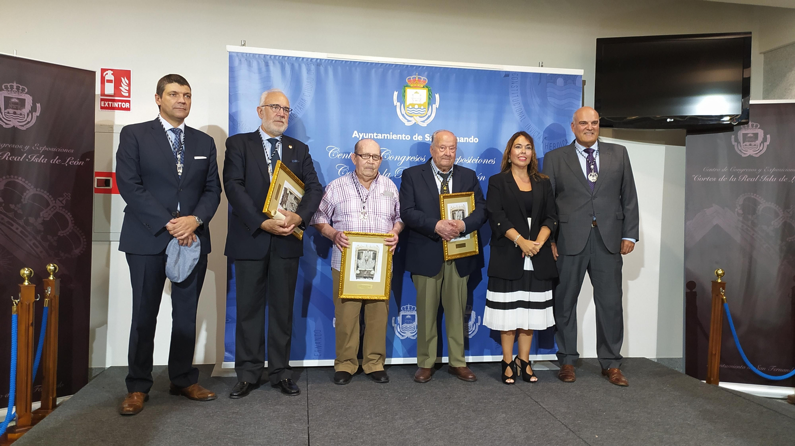 Homenaje a los hermanos más antiguos de la Soledad en San Fernando