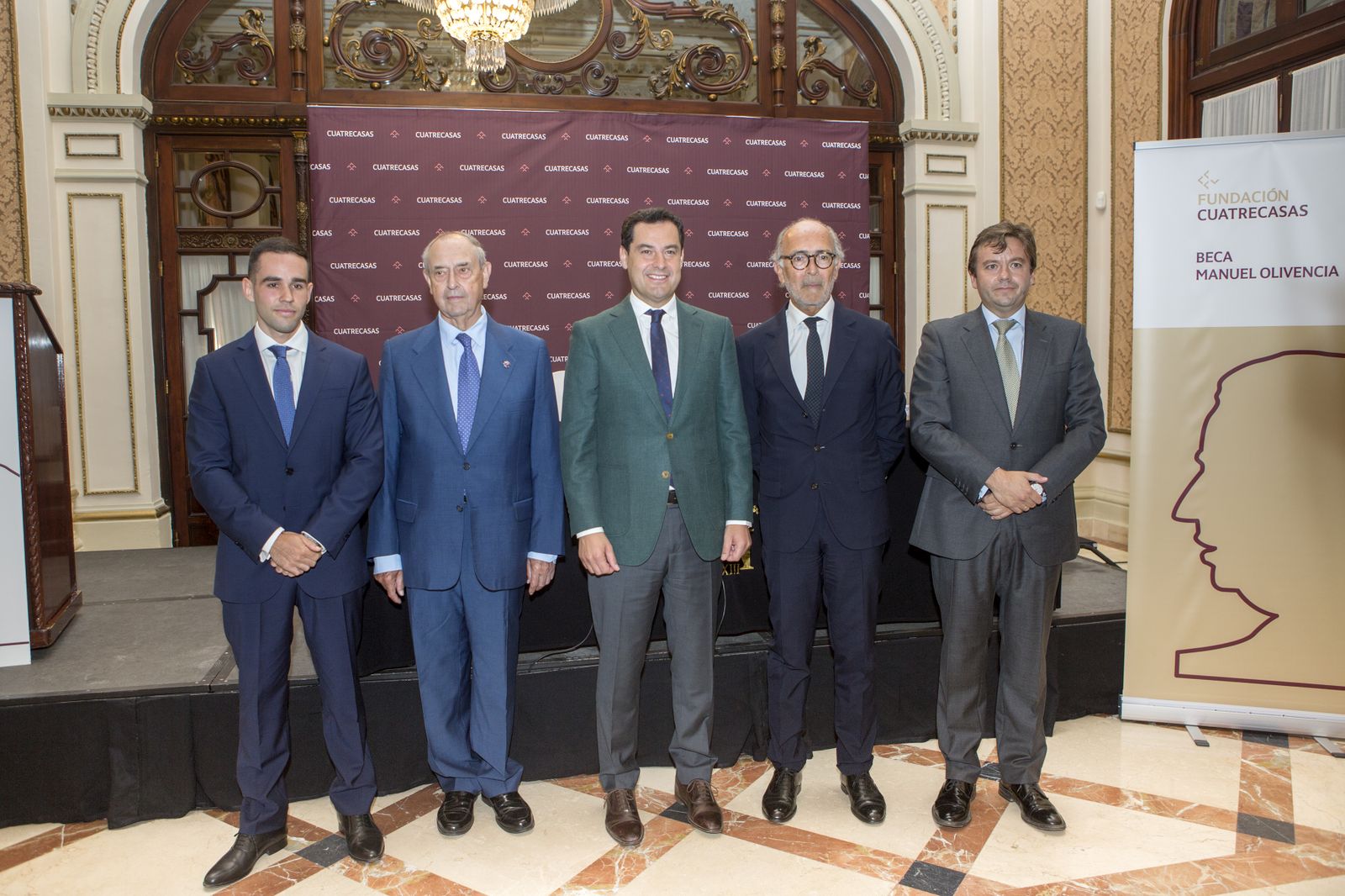 Las imágenes de la entrega de la Beca Manuel Olivencia