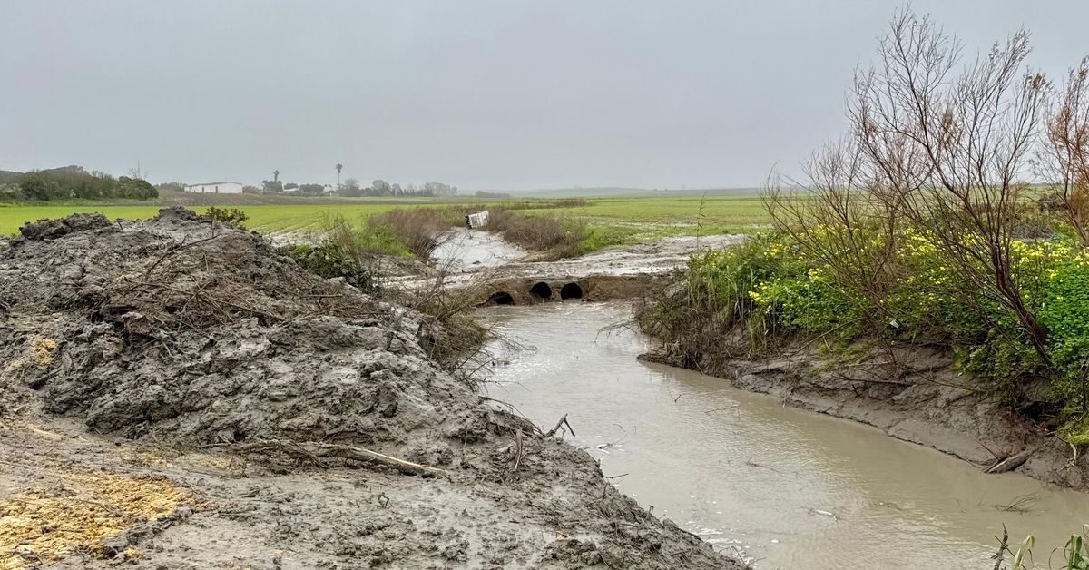 Rota activa un plan de emergencia para reparar caminos rurales tras los temporales