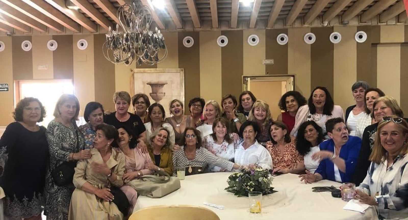 Juli Bayón, Luisa Julia Carmona, Pili Colombo, Mayme Aguado, Marisa de las Cuevas, Rosa María García, Mercedes Gestoso, Rosario Gómez, Rosario González, Imaculada Guillén, Mariví Gutiérrez, María Jesús Hidalgo, Inmaculada Irigoyen, Patrocinio López, Merche Moreno, Bella Muriel, Ana María Orcero, María Ángeles Pereira, Conchita Sánchez, Amelia Rendón, Loreto Ruberriz, Maribel Traverso,María José Urbano y Marisol Zamora.