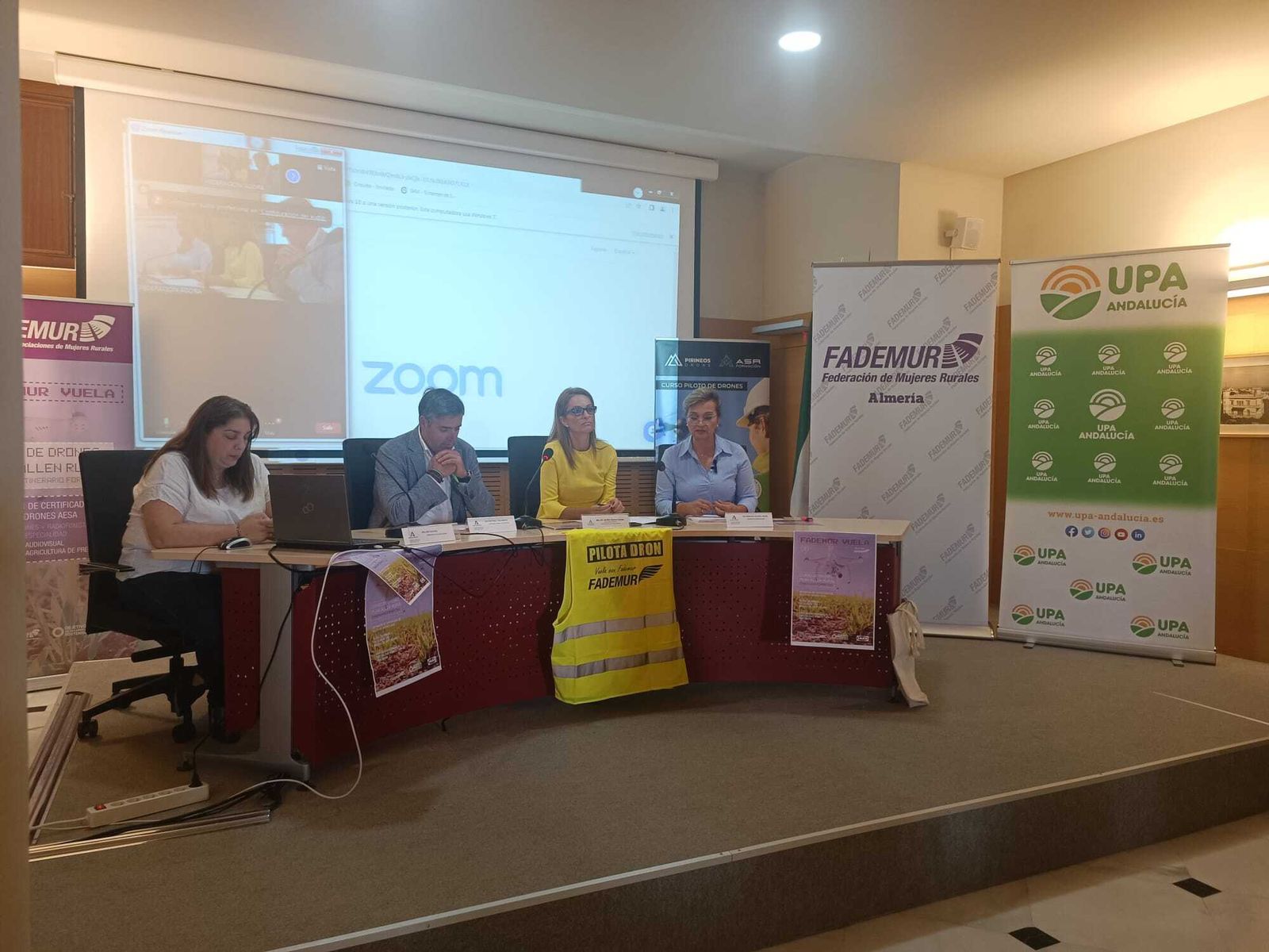 Presentación de 'Fademur Vuela' en el Instituto de la Mujer de Almería
