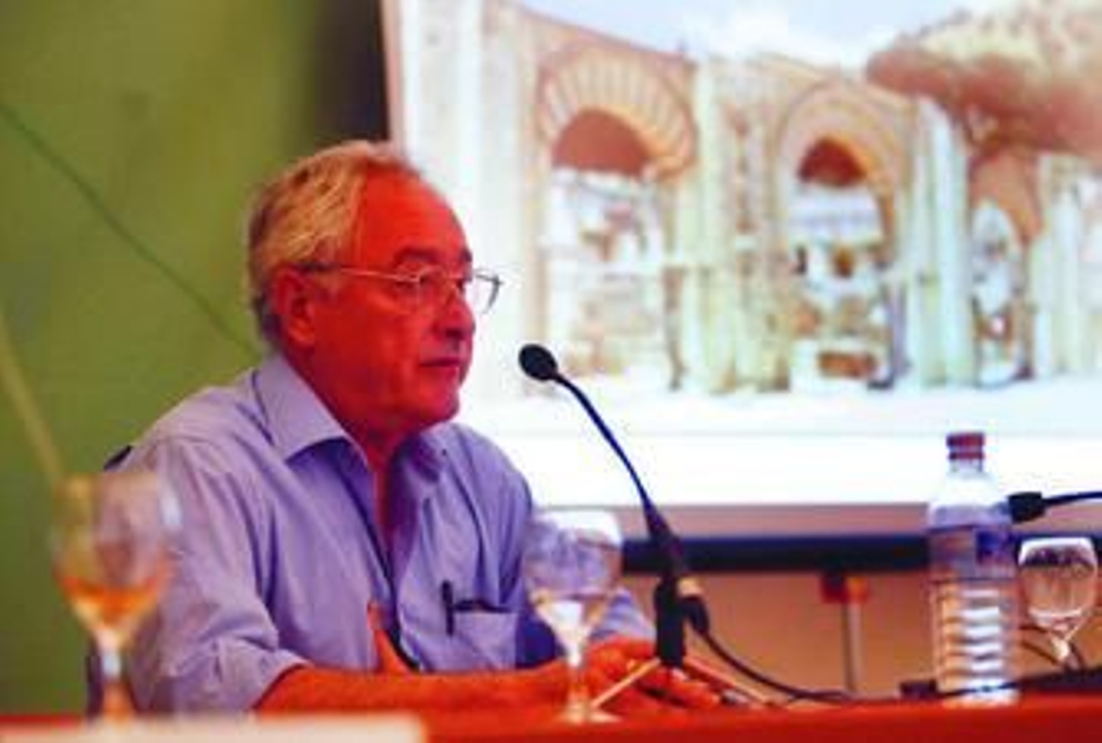 Manuel Acién, en su ponencia.