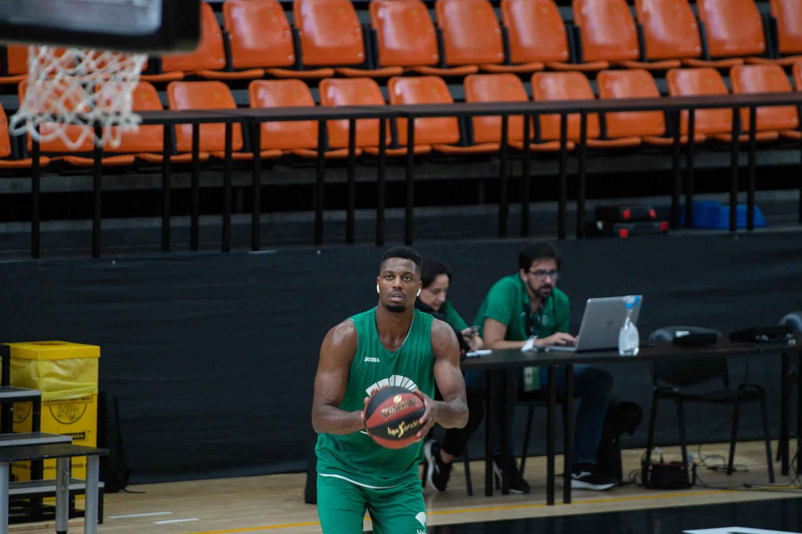 Las fotos del Unicaja en la toma de contacto con La Fonteta