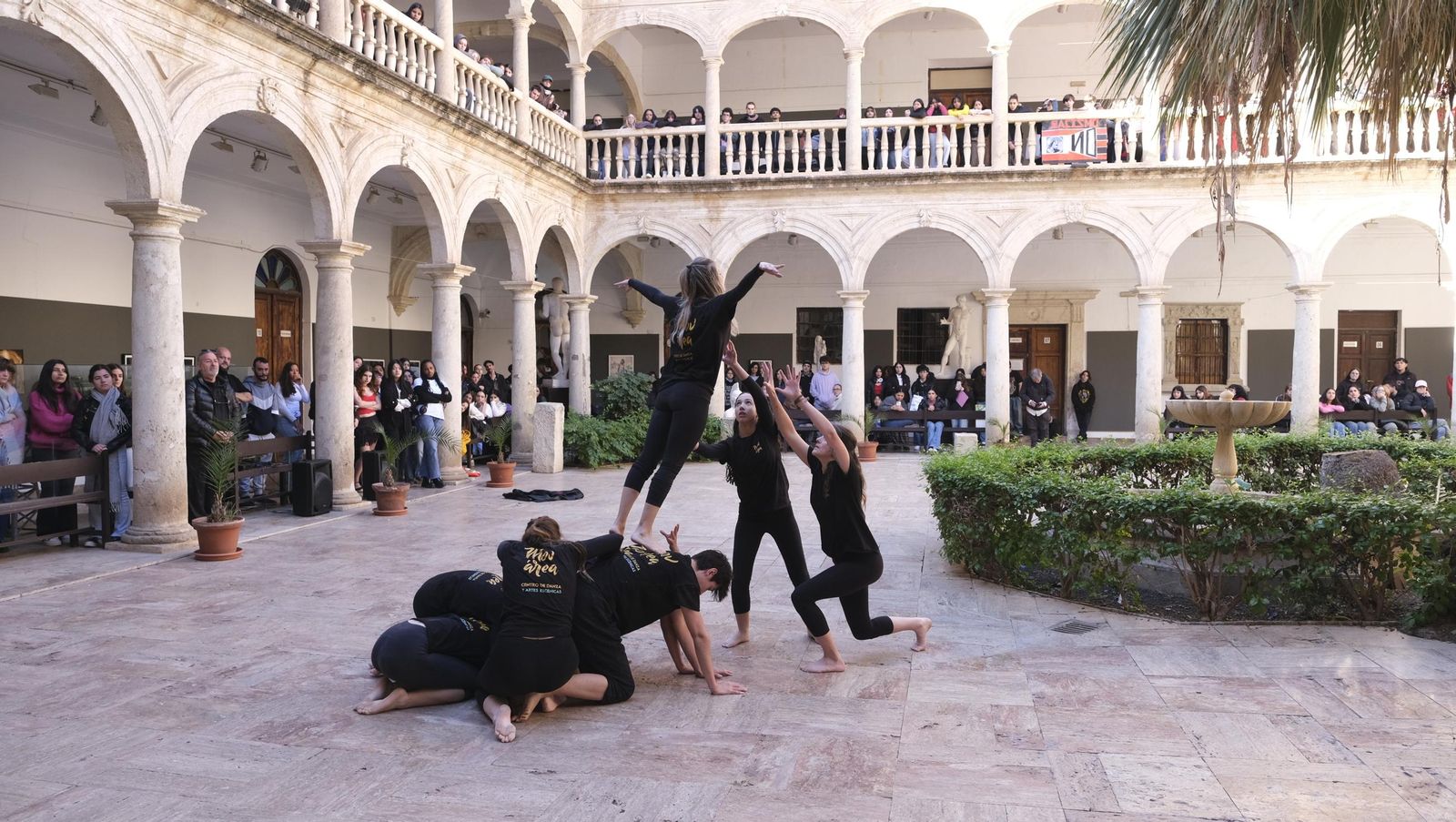 ¿Eres + machista o + racista?, exposición en la Escuela de Artes de Almería, en imágenes