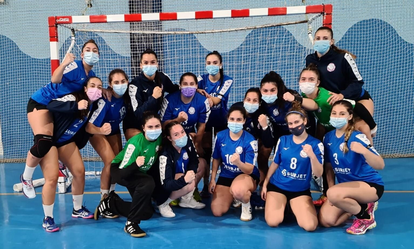 Las jugadoras del BM Montequinto celebran su triunfo ante el BM Triana.