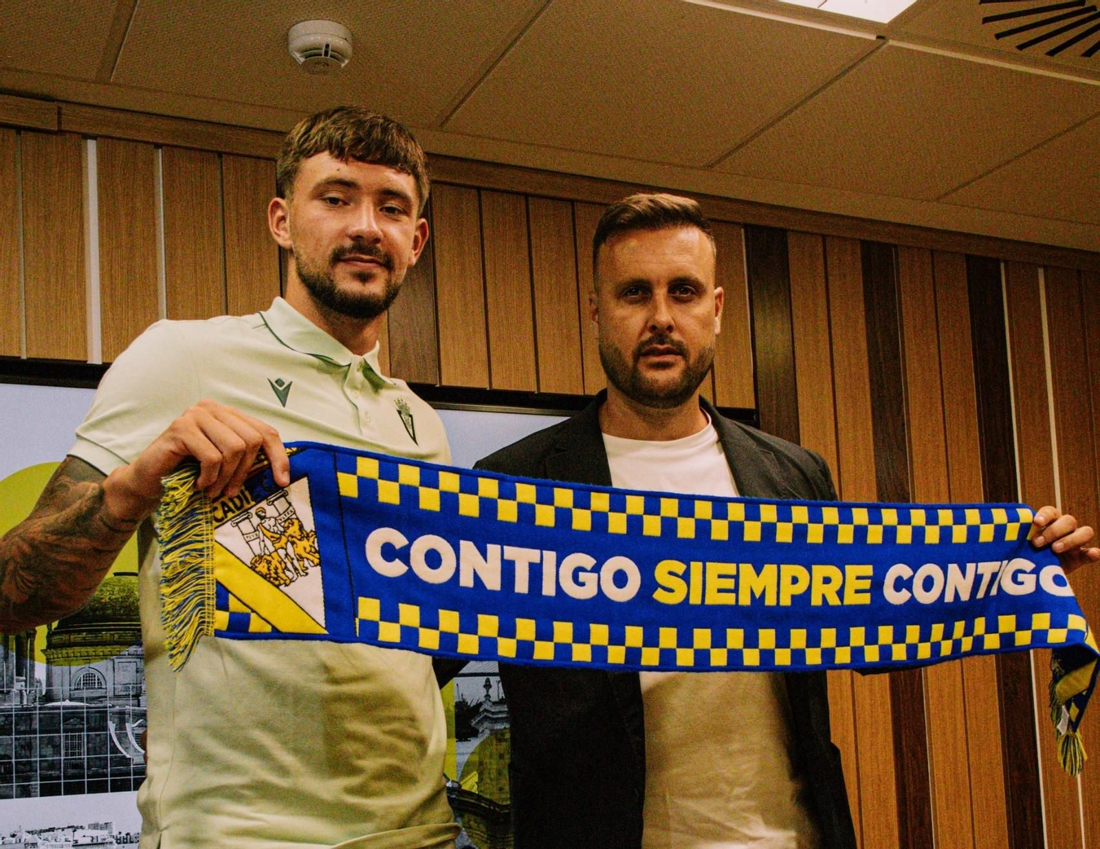 Kovacevic (i) y Cala en la presentación del jugador.