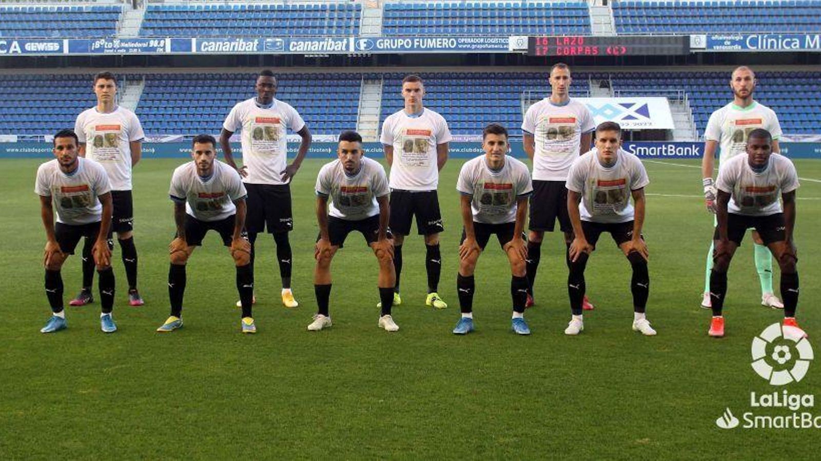 Once almeriense con camisetas con las imágenes de las pequeñas Olivia y Anna para colaborar con la difusión de su búsqueda.