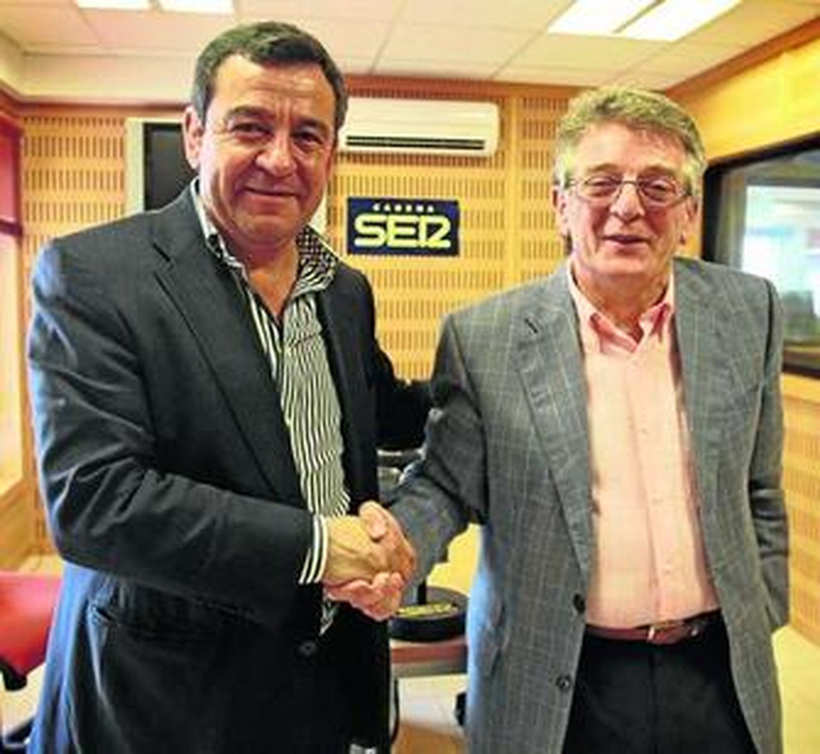 José Loaiza (PP) parece tomar ventaja sobre Francisco González Cabaña (PSOE) con los pactos.